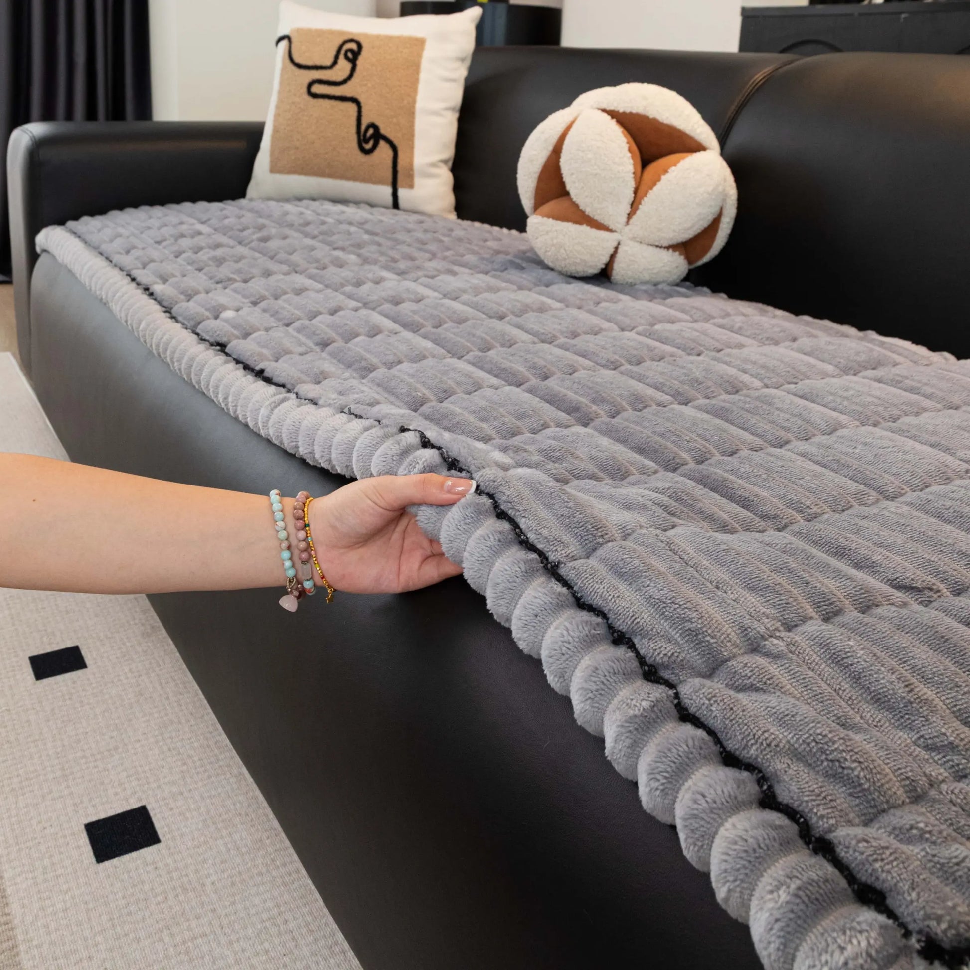 Washable Pet-Friendly Sofa Cover for 2-Cushion Couches, Non-Slip Fuzzy Blanket Mat